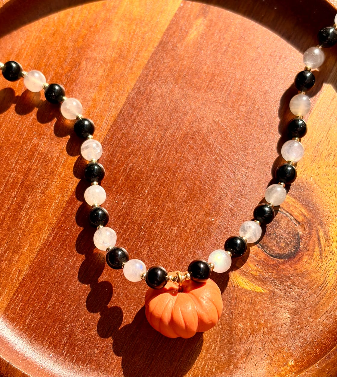 Collar Calabaza, un pequeño hechizo de la colección Halloween